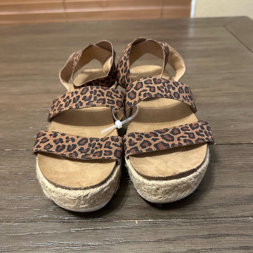 Sz 7 Time And Tru Leopard Print Platform Sandals
